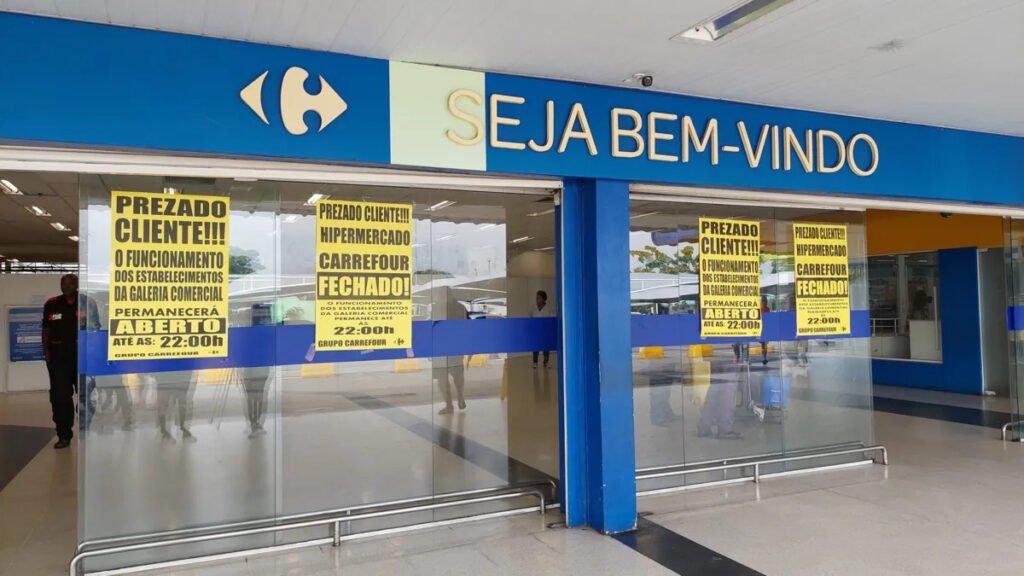 Fim-de-uma-era-Carrefour-Manilha-fecha-as-portas-e0014537500202405311358-ScaleDownProportional